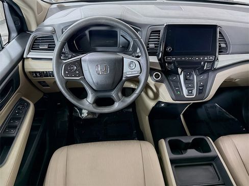 Used 2019 Honda Odyssey EX image 3