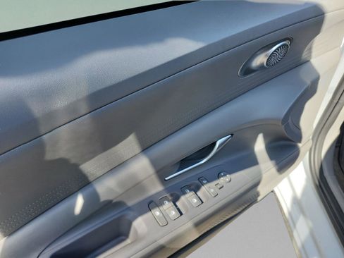 Used 2021 Hyundai Elantra SEL image 15