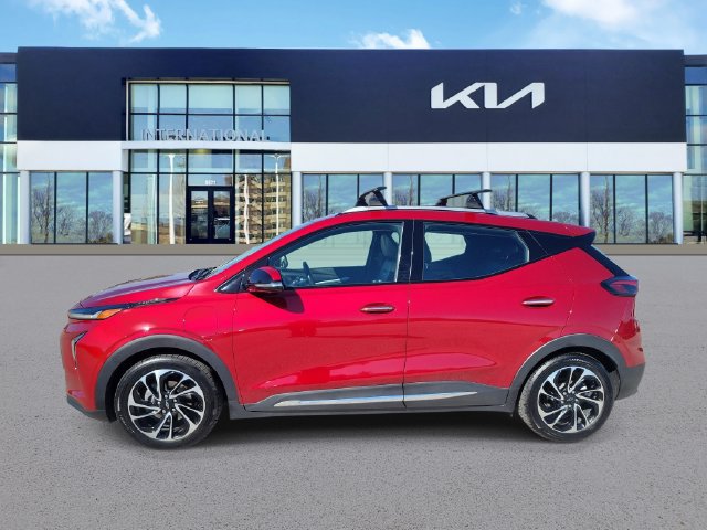 Used 2022 Chevrolet Bolt EUV Premier w/ Sun & Sound Package FWD image 4