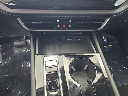 Certified 2025 Volkswagen Atlas SEL AWD/4WD image 26
