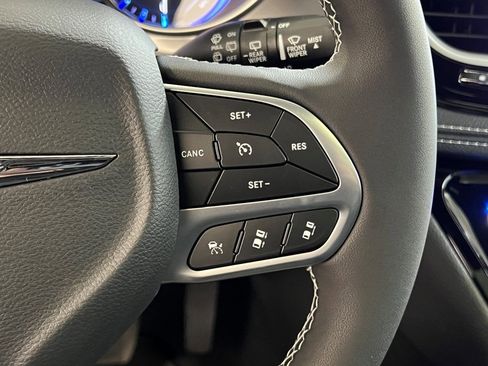 New 2026 Chrysler Pacifica Select image 17
