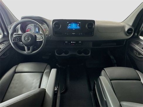 Used 2023 Mercedes-Benz Sprinter 2500 image 23