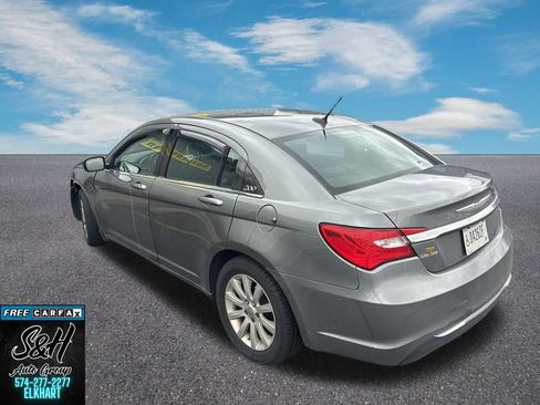 Used 2013 Chrysler 200 Touring FWD image 5