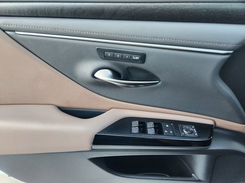 Used 2024 Lexus ES 350 w/ Premium Package image 29