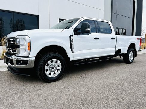 Used 2023 Ford F350 XLT w/ FX4 Off-Road Package image 2