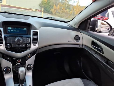 Used 2015 Chevrolet Cruze LS image 17