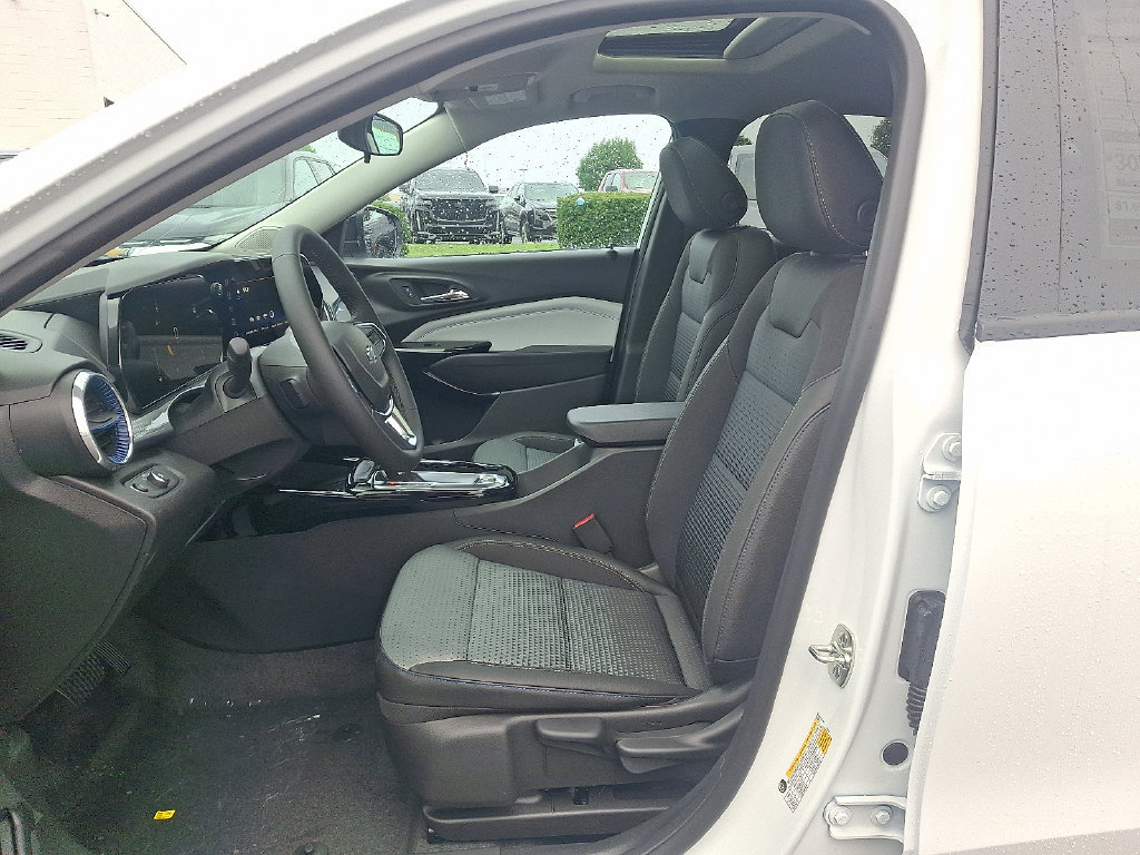 New 2026 Chevrolet Trax LT w/ Sunroof Package FWD image 6