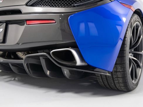 Used 2018 McLaren 570S Spider image 40