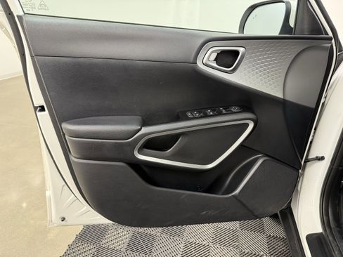 Used 2022 Kia Soul LX w/ Technology Package image 10