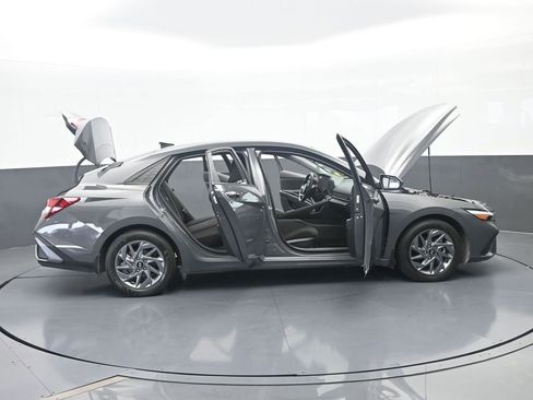 Used 2024 Hyundai Elantra SEL FWD image 68