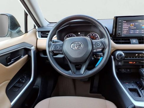 Used 2022 Toyota RAV4 LE FWD image 21