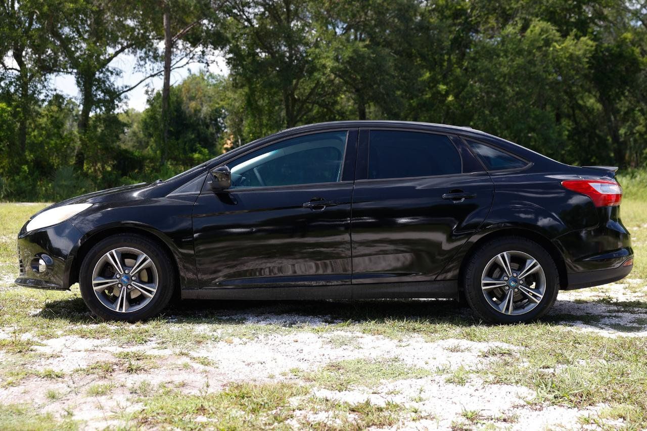 Used 2012 Ford Focus SE FWD image 3