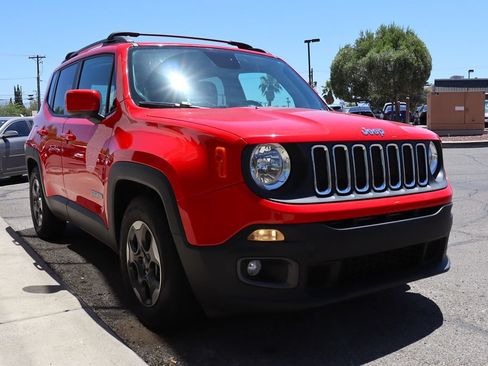 Used 2018 Jeep Renegade Latitude FWD image 18