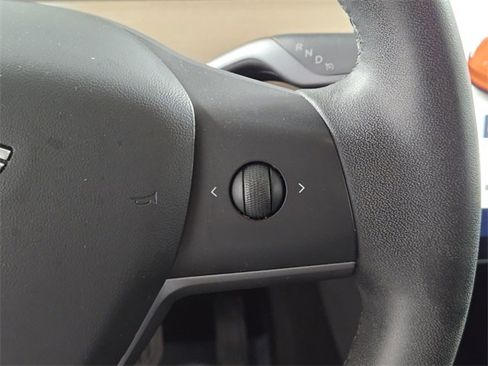 Used 2020 Tesla Model Y Long Range image 31