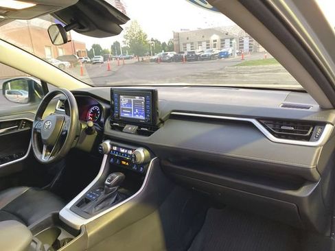 Used 2020 Toyota RAV4 XLE Premium AWD/4WD image 28