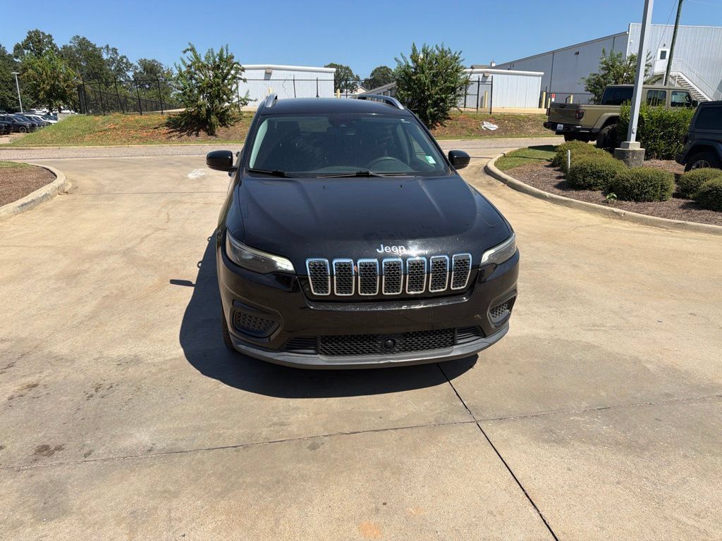 Used 2021 Jeep Cherokee Latitude FWD image 3