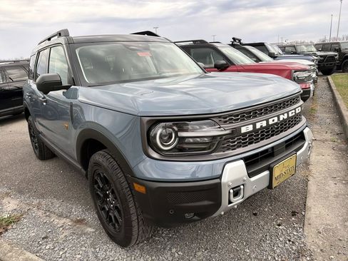 Used 2025 Ford Bronco Sport Badlands AWD/4WD image 3