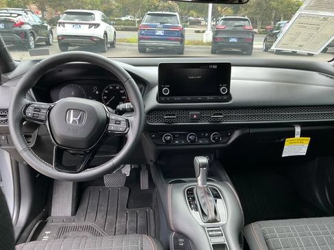 Used 2025 Honda HR-V Sport image 16