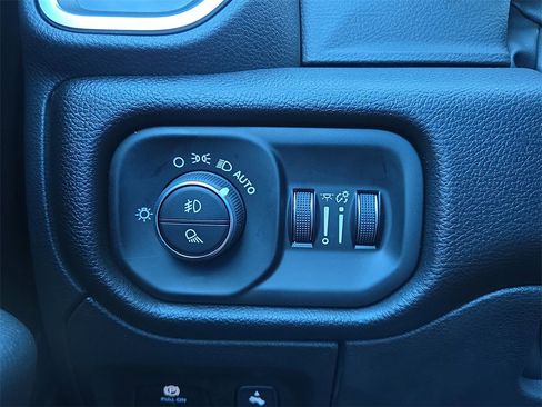 Used 2026 RAM 1500 4x4 Crew Cab image 25