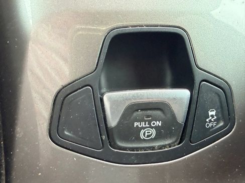 Used 2018 Jeep Renegade Limited FWD image 18