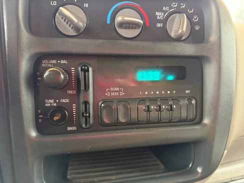 Used 2000 GMC Savana 3500 RWD image 16