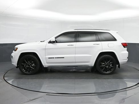 Used 2020 Jeep Grand Cherokee Altitude image 4