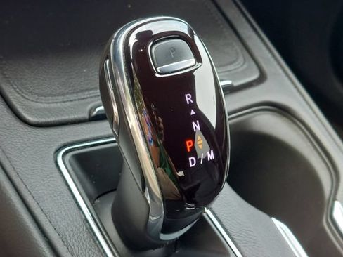 Used 2023 Cadillac XT4 Premium Luxury FWD image 39