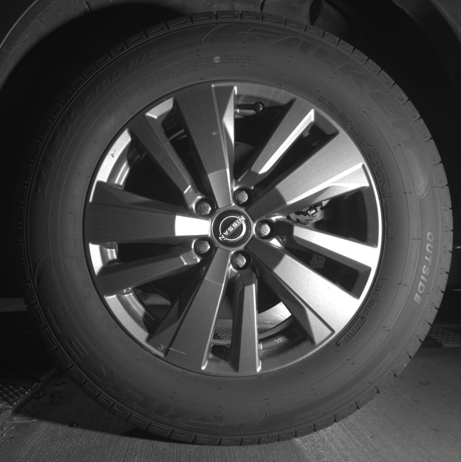 Used 2025 Nissan Pathfinder SV FWD image 16