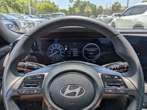 Used 2025 Hyundai Elantra Sport FWD image 25