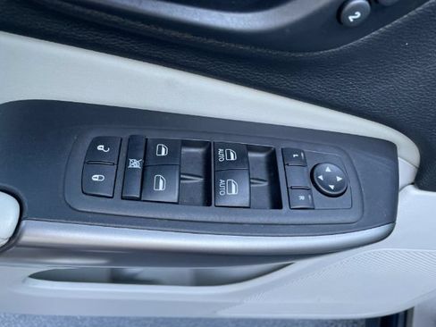 Used 2021 Jeep Cherokee Limited FWD image 10