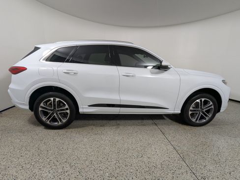 Used 2025 Audi Q5 Premium AWD/4WD image 8