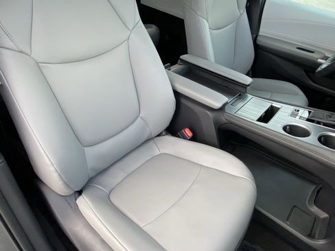 Certified 2026 Toyota Sienna XLE AWD/4WD image 11