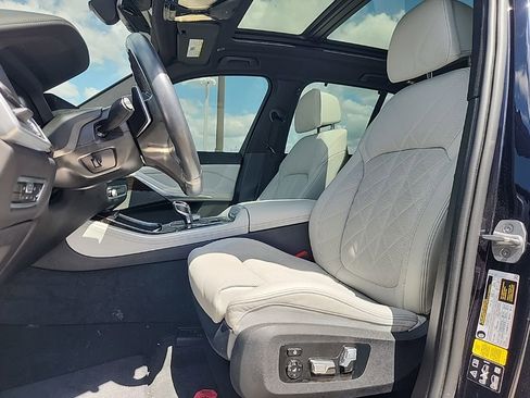 Used 2023 BMW X5 xDrive40i w/ Executive Package image 2