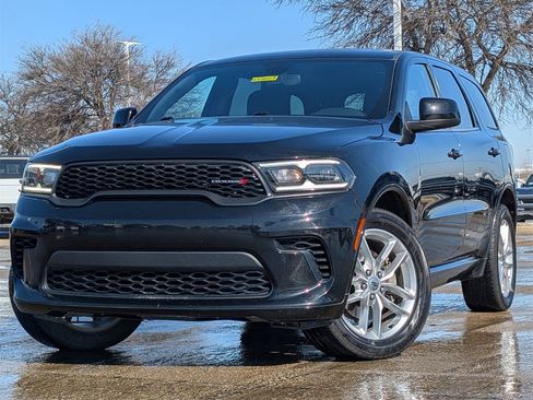 Used 2023 Dodge Durango GT image 2