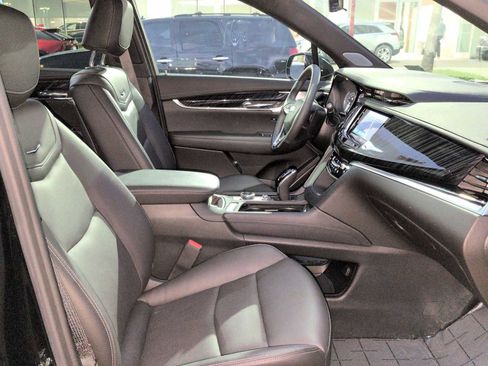 Used 2025 Cadillac XT6 Premium Luxury w/ Technology Package image 27
