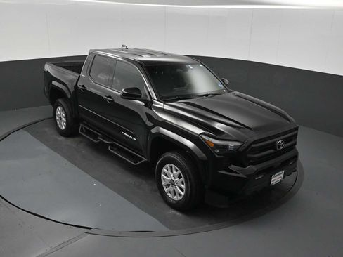 Used 2025 Toyota Tacoma SR5 RWD image 10