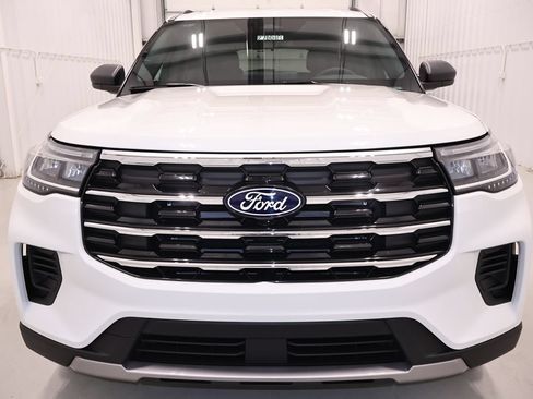 New 2027 Ford Explorer Active AWD/4WD image 4