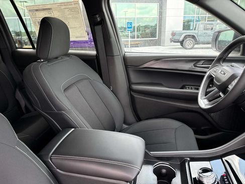 New 2026 Jeep Grand Cherokee Laredo RWD image 10