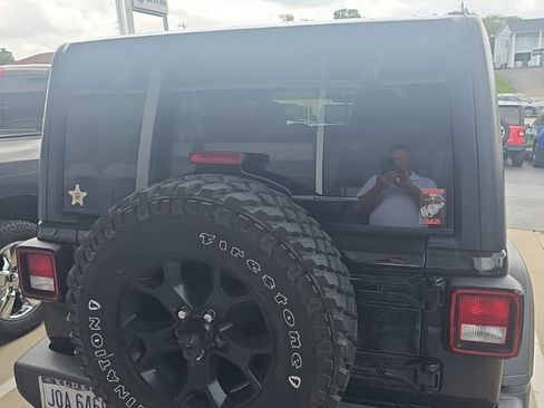 Used 2021 Jeep Wrangler Unlimited Sport AWD/4WD image 5