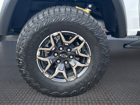 Used 2025 Chevrolet Colorado ZR2 AWD/4WD image 10