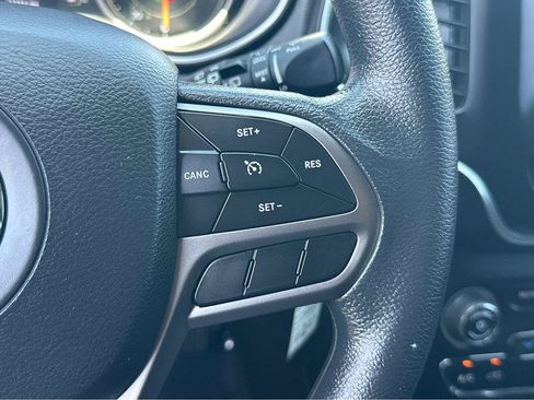 Used 2020 Jeep Cherokee Latitude FWD image 23