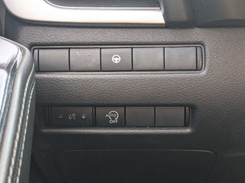 Used 2023 Nissan Rogue SV image 24