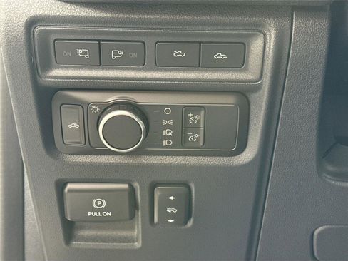 Used 2022 Ford F150 Lightning Lariat image 14