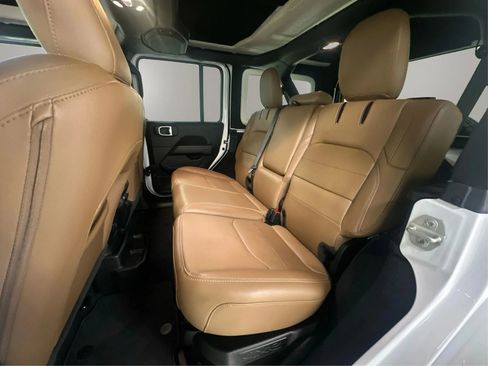 Used 2023 Jeep Wrangler Unlimited Sahara AWD/4WD image 15