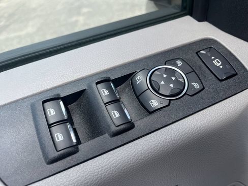 Used 2018 Ford F250 XLT w/ XLT Premium Package AWD/4WD image 19