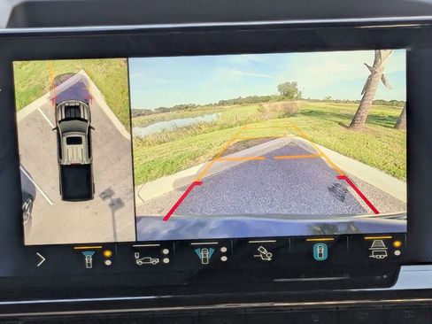 Certified 2022 Chevrolet Silverado 1500 ZR2 w/ Technology Package AWD/4WD image 30
