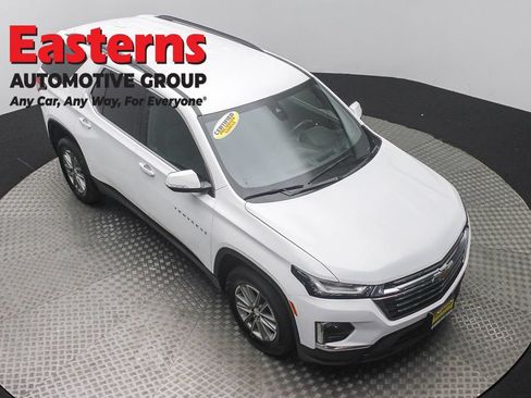 Used 2023 Chevrolet Traverse LT w/ Rear Camera Mirror Package AWD/4WD image 3