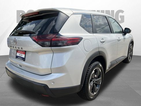 Used 2025 Nissan Rogue SV FWD image 4