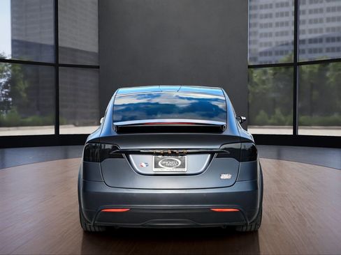 Used 2022 Tesla Model X Plaid image 3