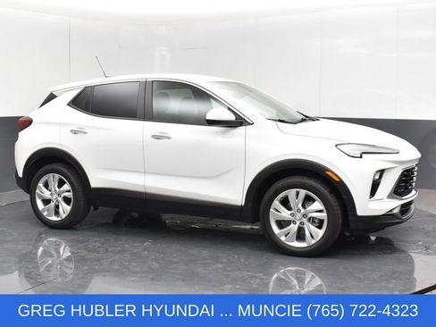 Used 2024 Buick Encore GX Preferred w/ Comfort Package FWD image 2